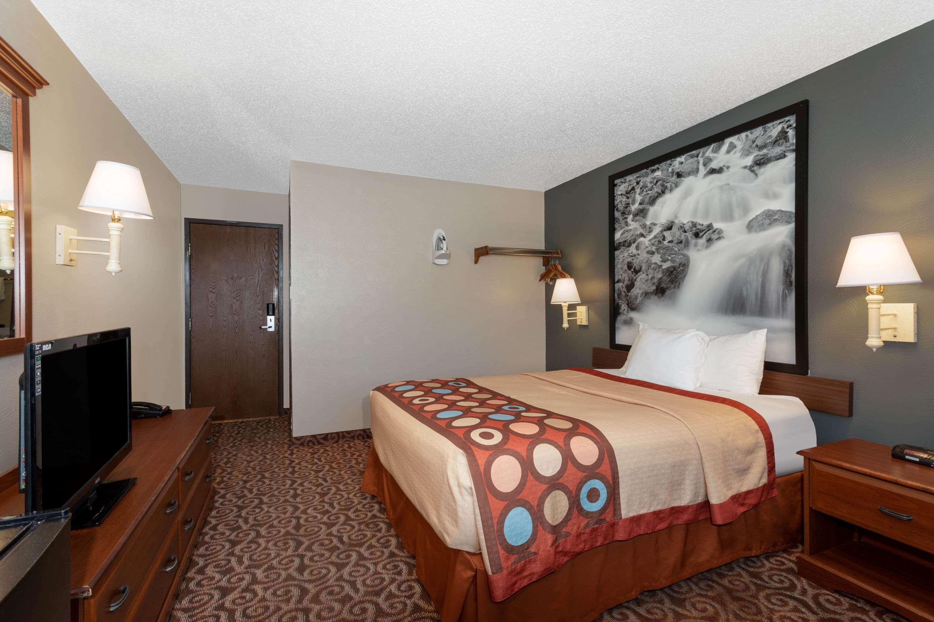 Super 8 By Wyndham Gillette Hotel Екстериор снимка