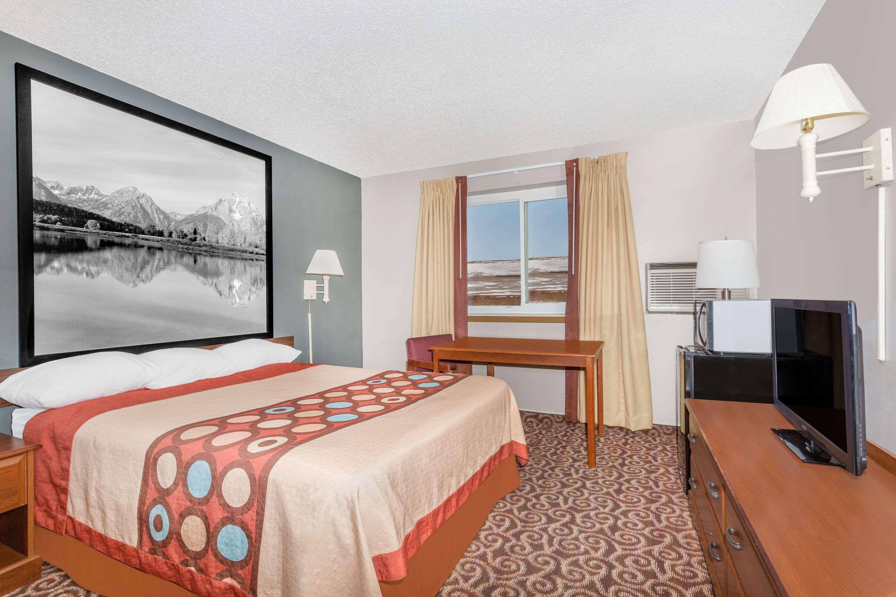 Super 8 By Wyndham Gillette Hotel Екстериор снимка